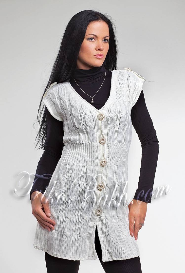 Жилетка вязаная на пуговицах женская