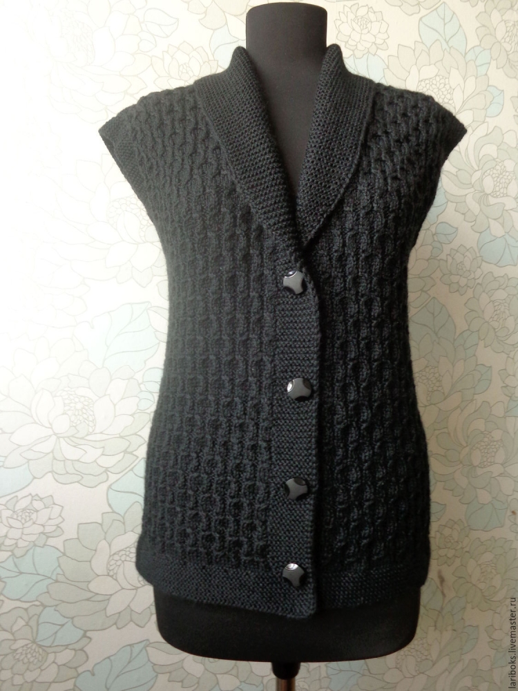 Жилет вязаный женский