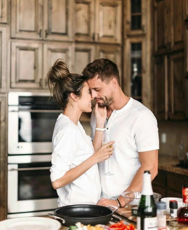 Влюбленные на кухне