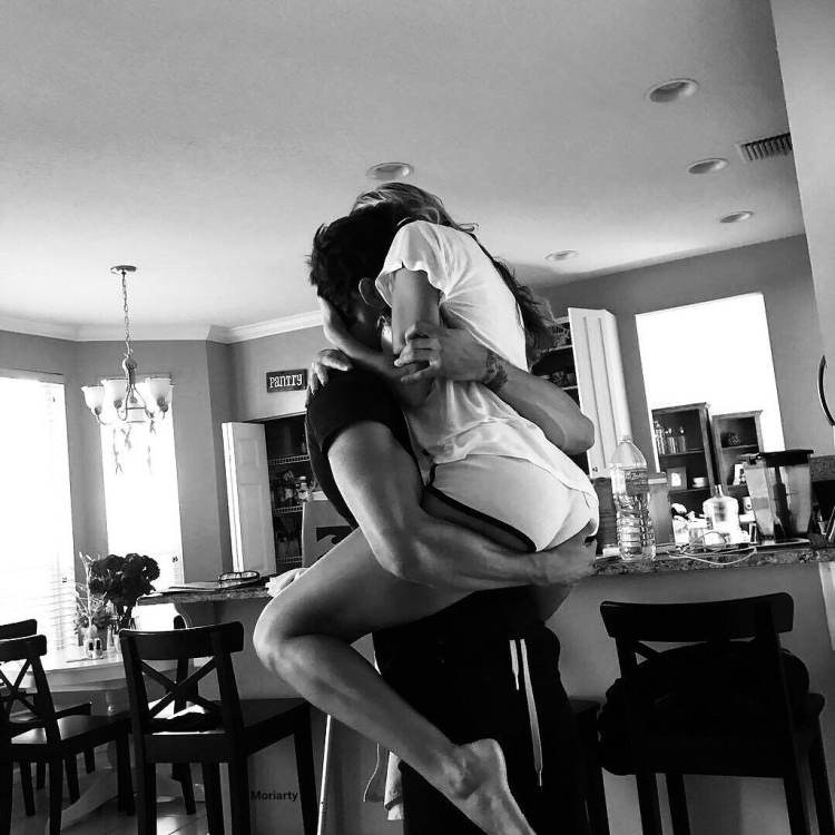 Левушка запругныла на парня