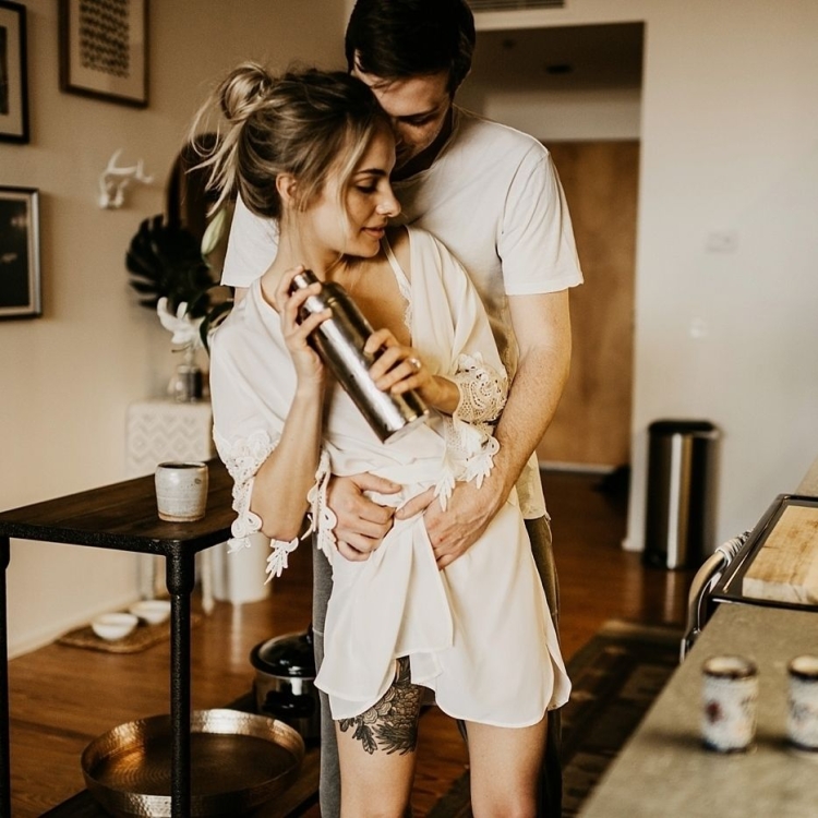 Фотосессия влюблённых на кухне