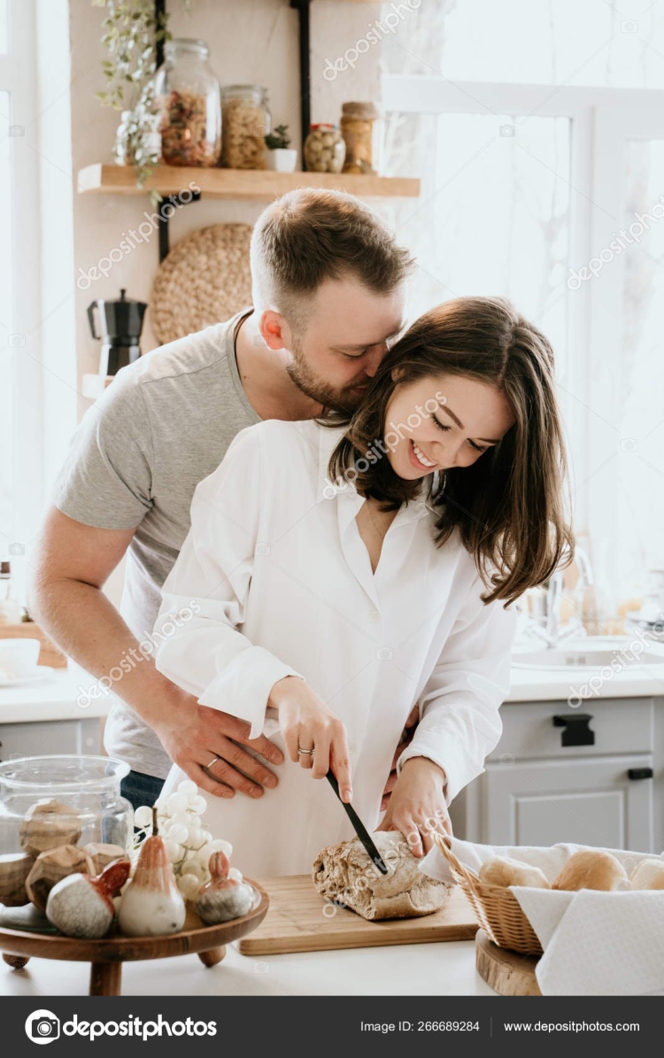 Влюбленные на кухне