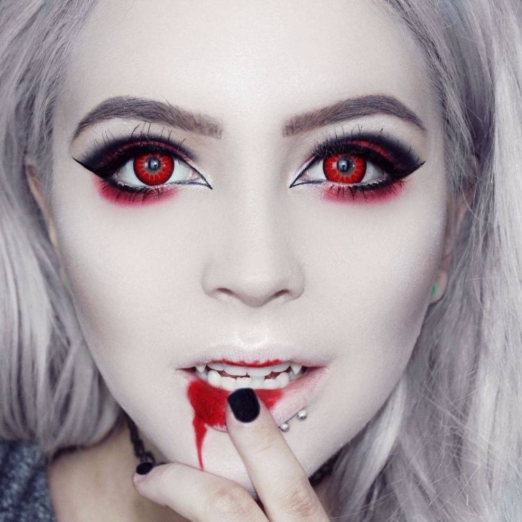 Девушка с красными линзами