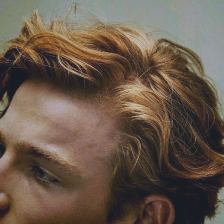 Рыжий блондин мужчина