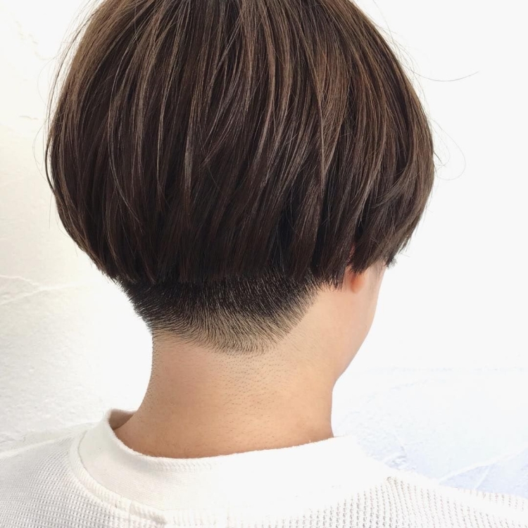 Стрижка каре на ножке вид сзади