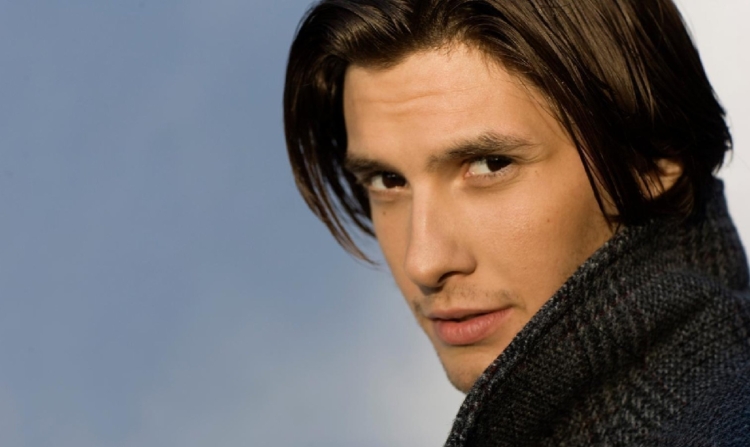 Мужские стрижки с пробором посередине