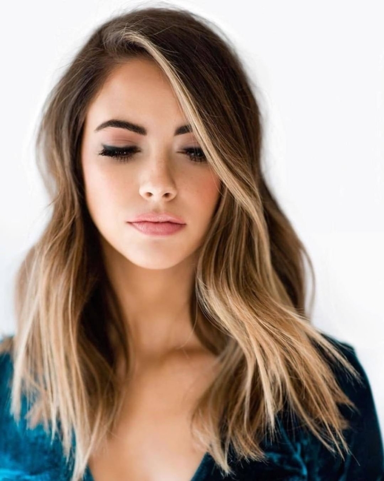 Осветленные пряди у лица