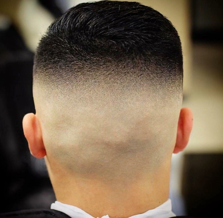 Стрижка Цезарь фейд короткая