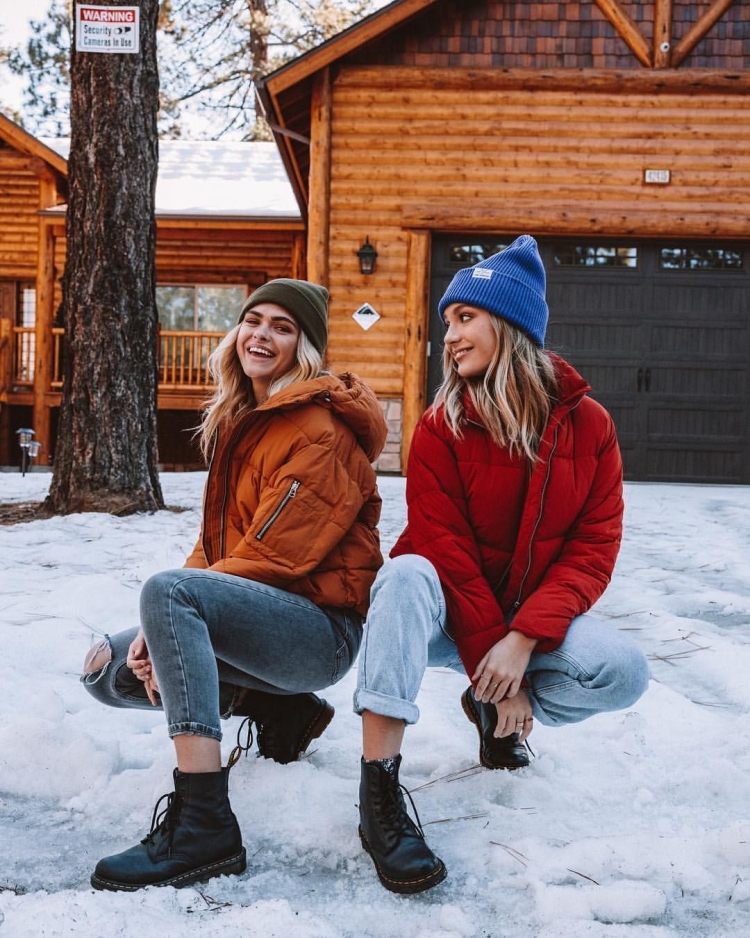 Зимняя фотосессия на улице с подругой