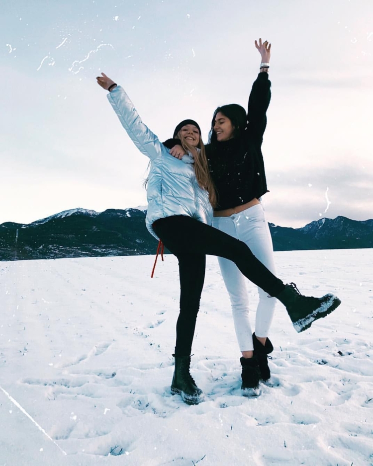 Фотосессия с подругой зимой