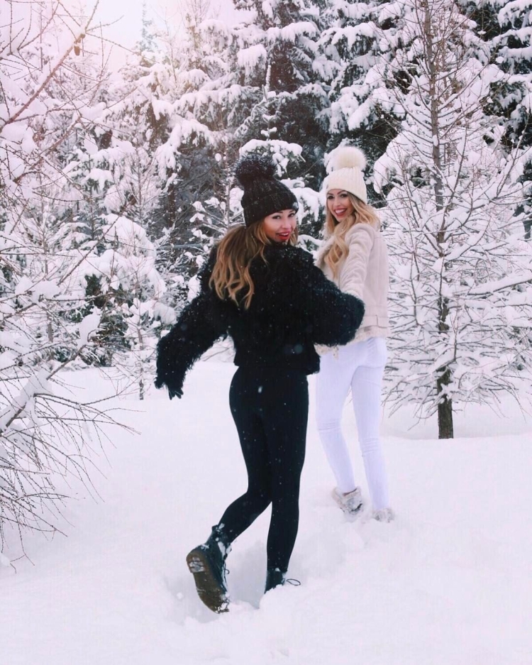 Зимняя фотосессия в лесу с подругами