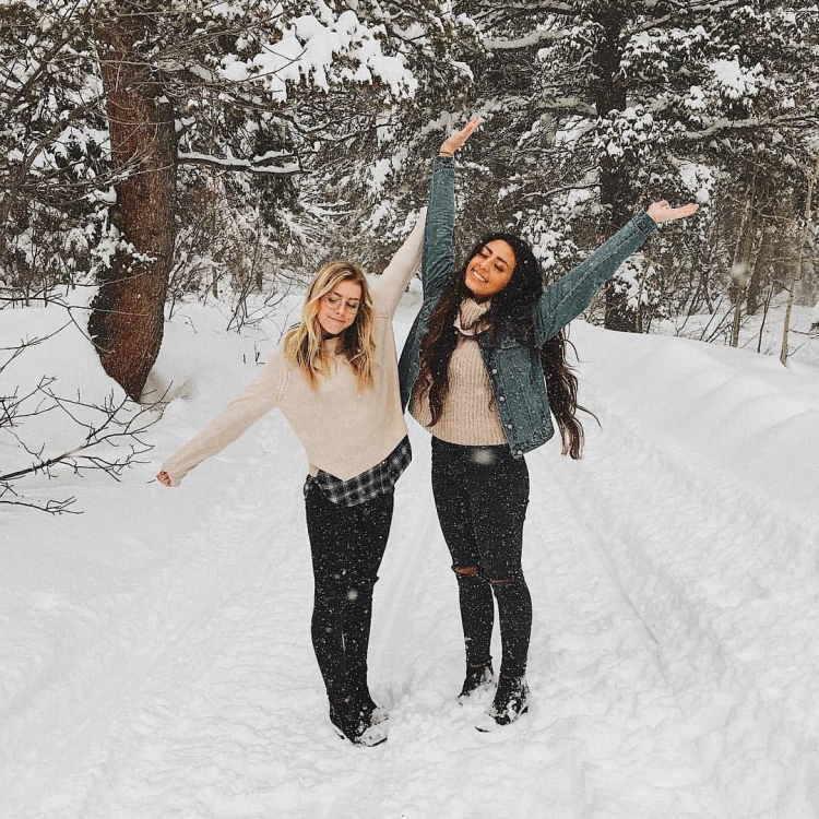 Фотосессия с подругой зимой