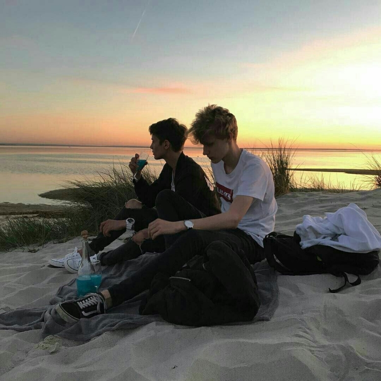 Милые парни вместе