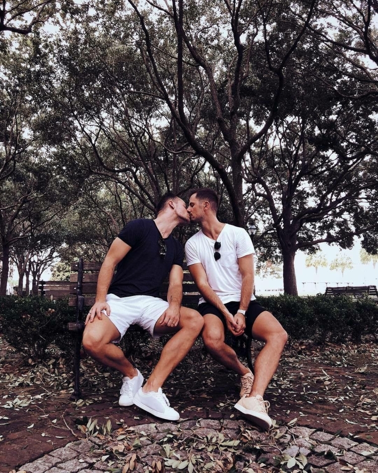 Пара парней