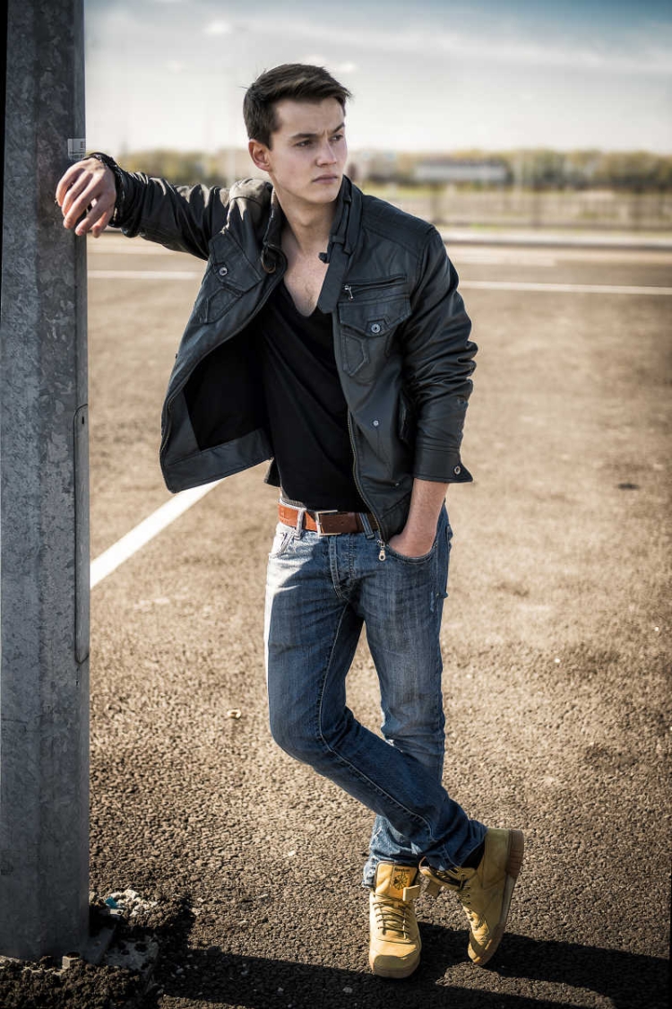 Фотосессия парня на улице