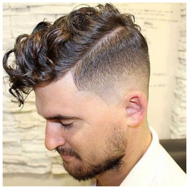 Мужская стрижка Кёрли Помпадур