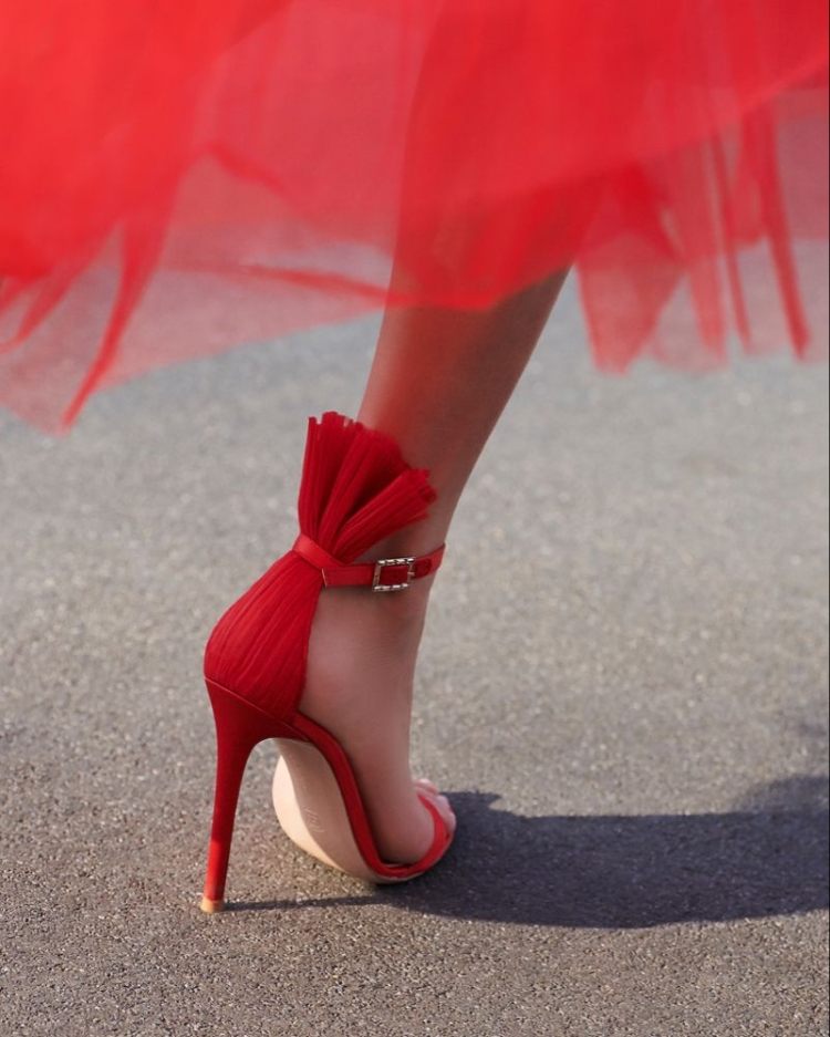 Цитаты . Опускайте голову в одном случае