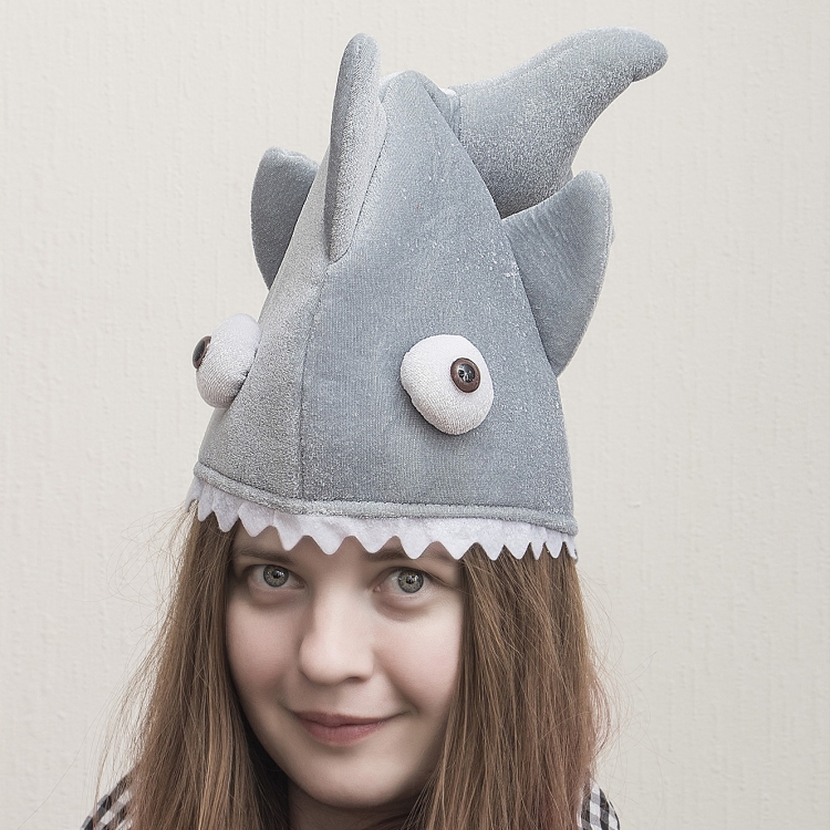 Шапка с акулой