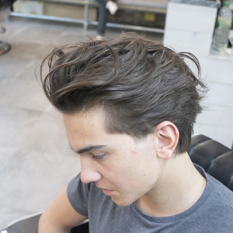Мужская пушбек прическа