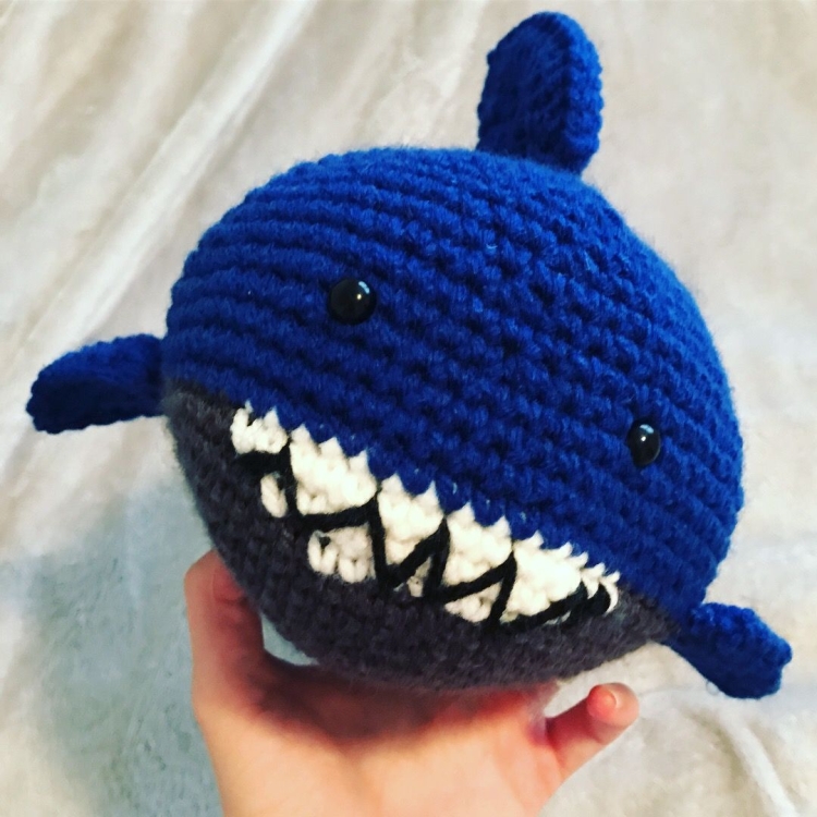 Плюшевая акула крючком