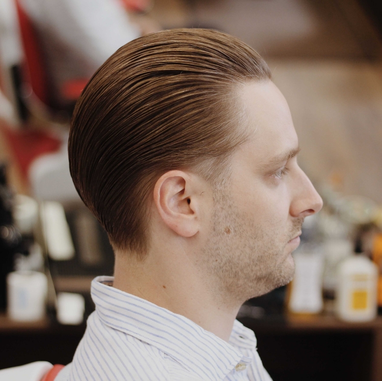 Slick back стрижка