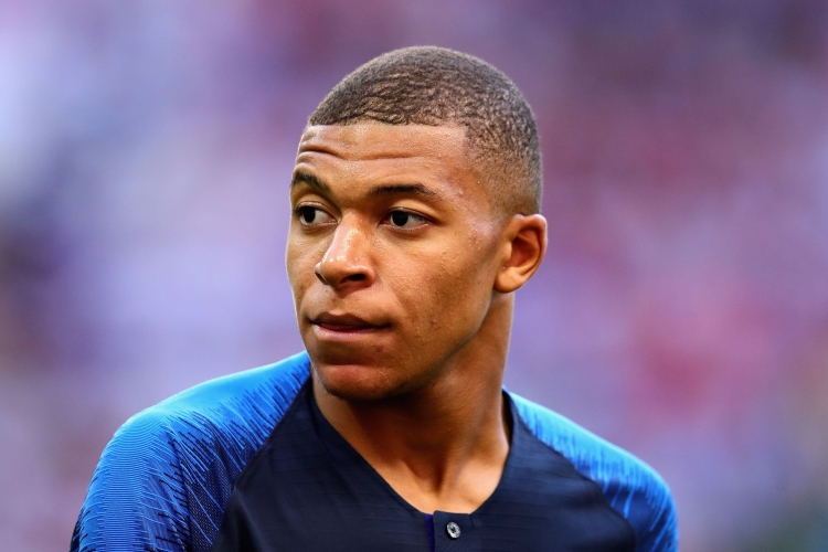 Киллиан Мбаппе футболист прическа