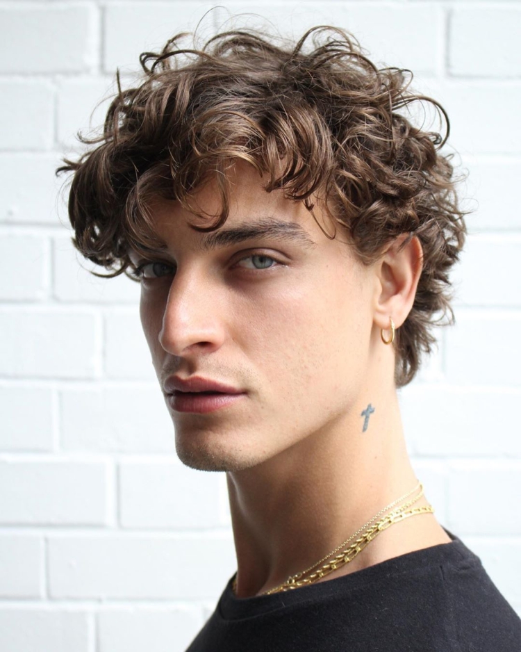 Стильные мужские стрижки на кудрявые волосы