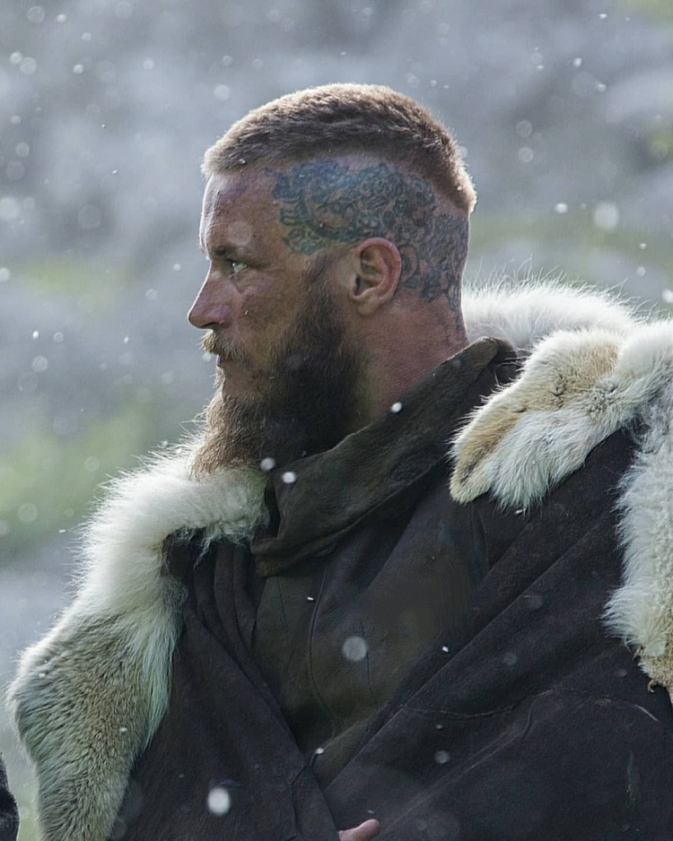 Рагнар Лодброк короткая стрижка