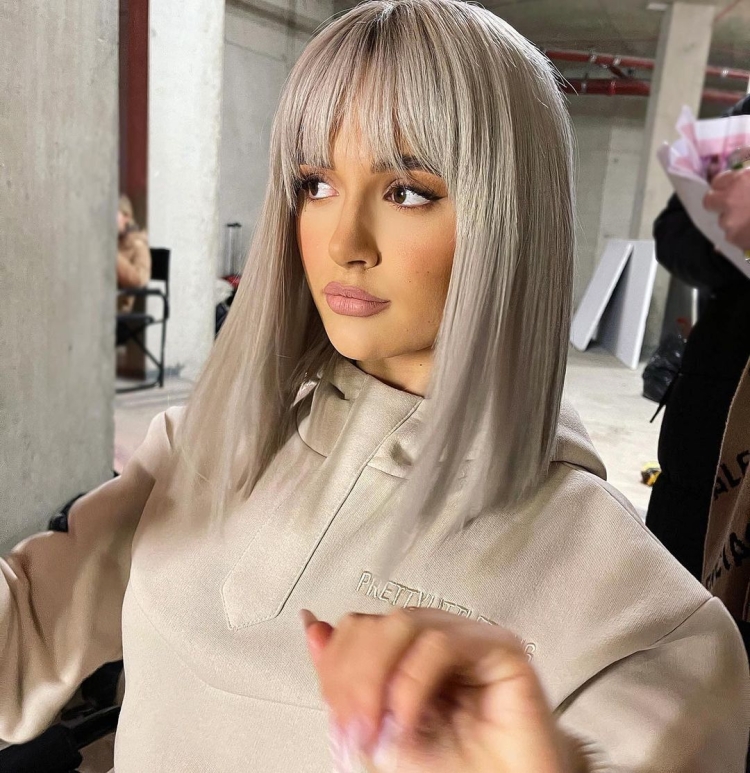 Molly Molly Molly самая СТРЁМНАЯ челка в школе