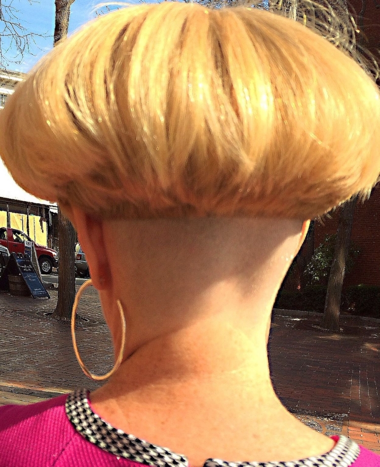 Короткий затылок горшок