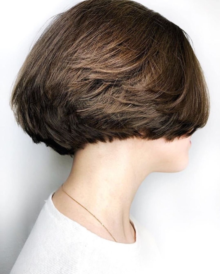 Женские стрижки с приподнятым затылком