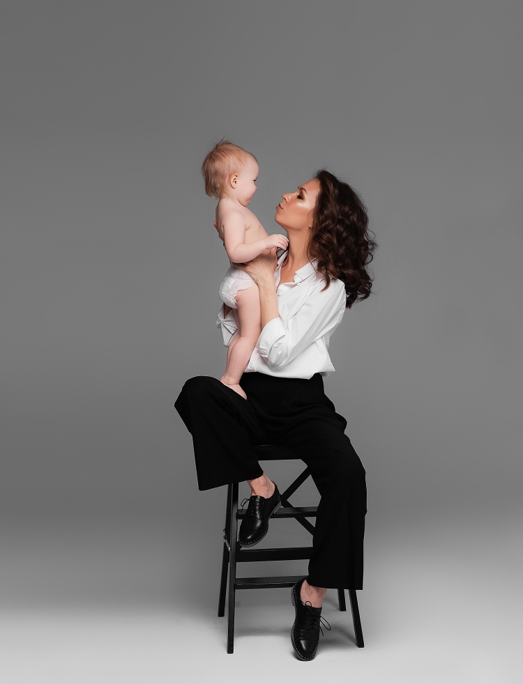 Фотосессия мама и малыш в студии