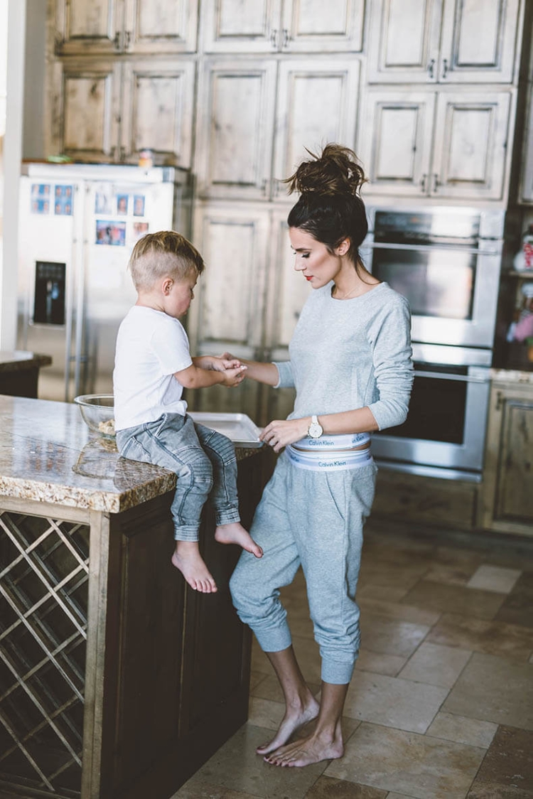 Фотосессия мама и сын в студии
