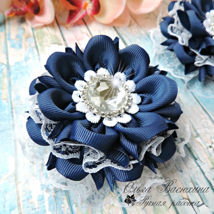 Школьные бантики с кружевом