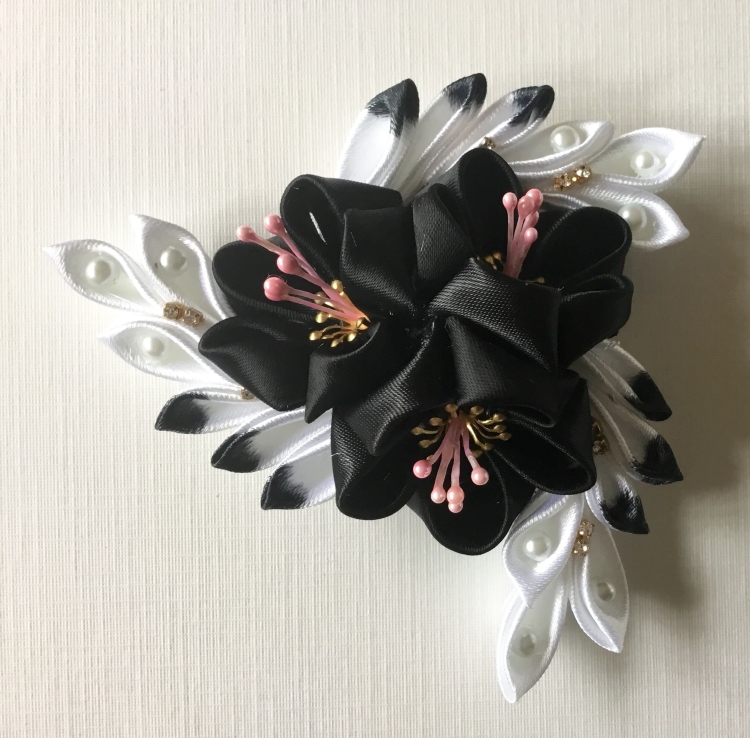 Заколки из ленты черной