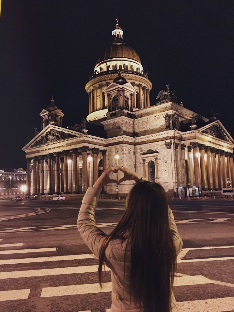 Фотосессия у Исаакиевского собора в Санкт-Петербурге