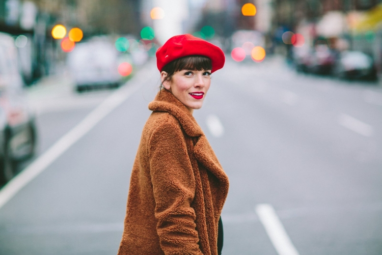 Девушка в Красном берете