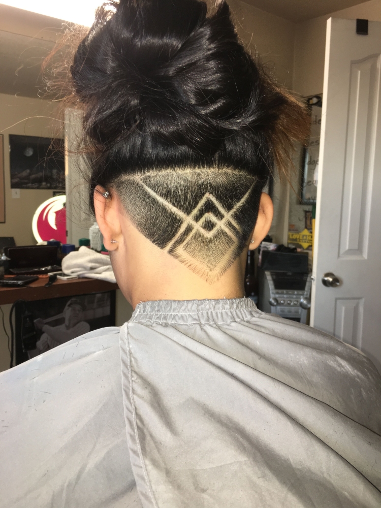 Мужская стрижка с выбритым затылком
