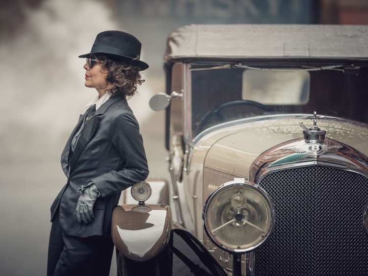 Поли грей острые козырьки