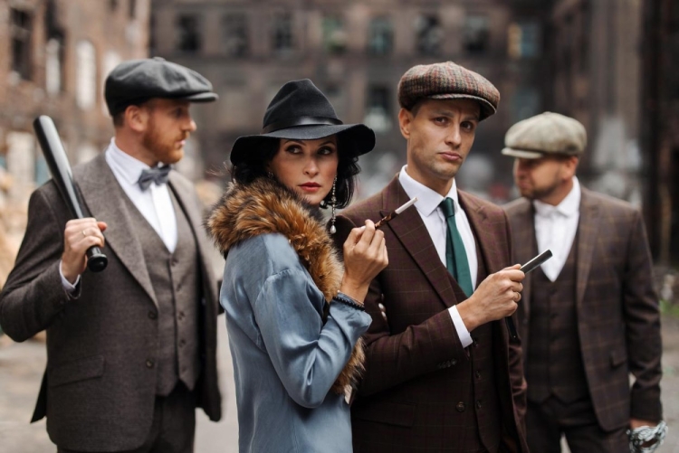 Фотосессия в стиле острых козырьков для пары