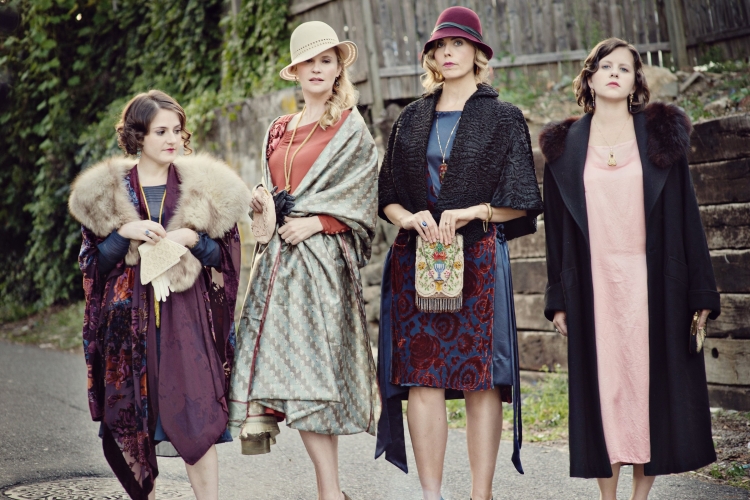 Острые козырьки Грейс платье