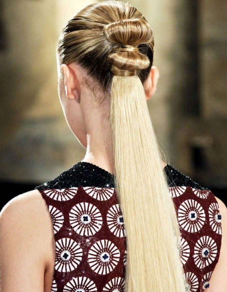 Прическа необычный хвост