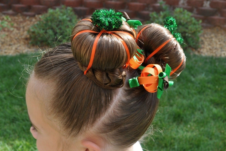 Прическа с бубликом для девочки