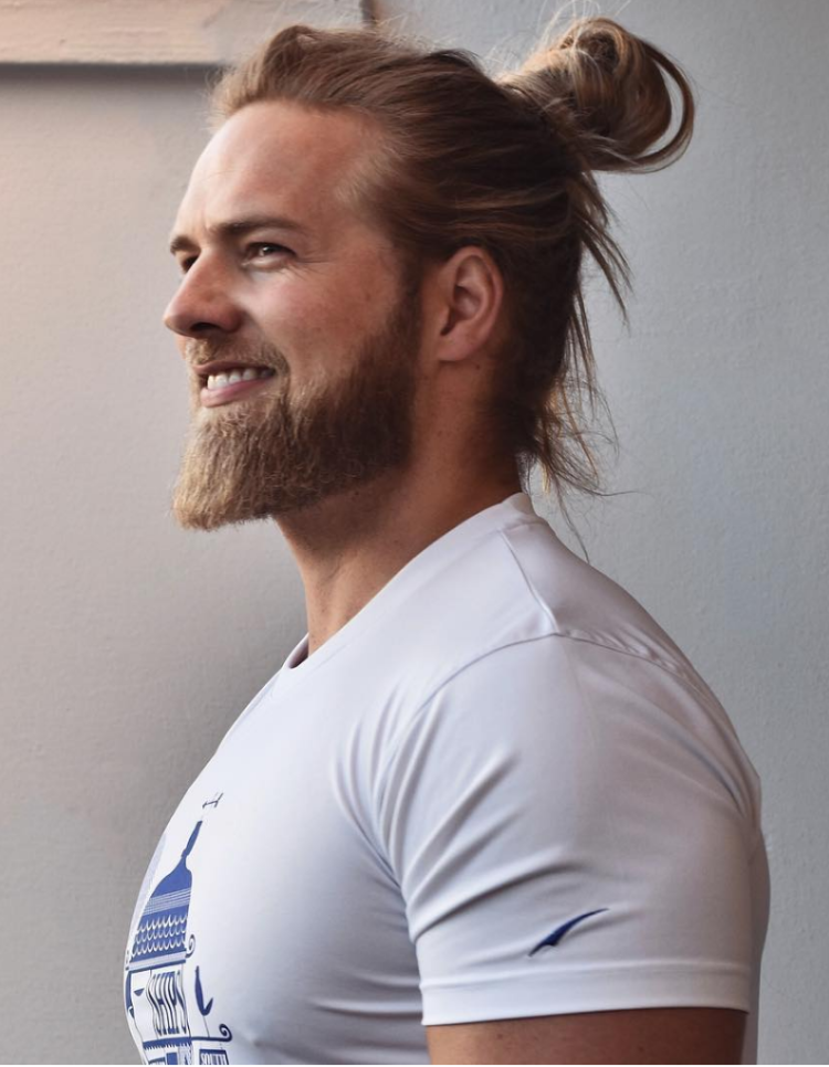 Стрижка man bun мужская