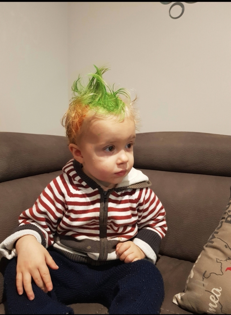 Годовалый мальчик с ирокезом