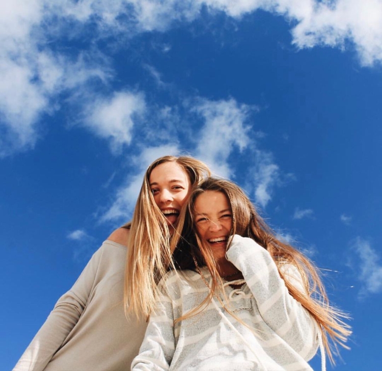 Счастливые подруги