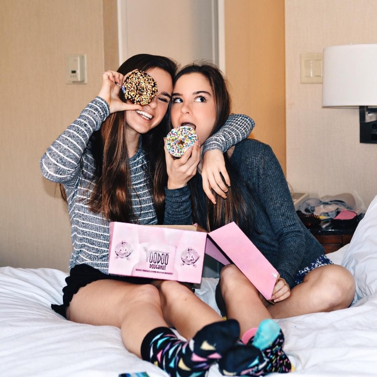 Идея сфоткаться с подругой