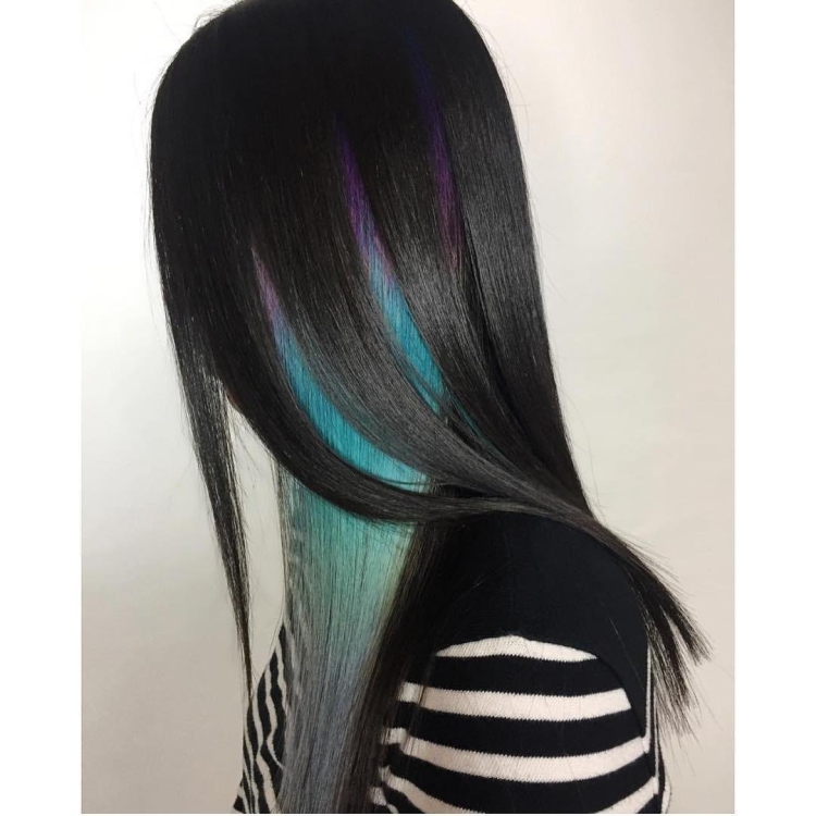 Цветные пряди на длинные волосы