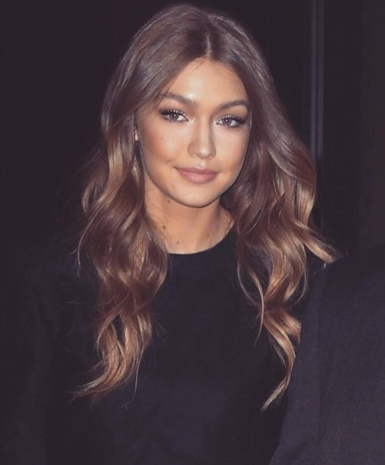 Джиджи Хадид темная