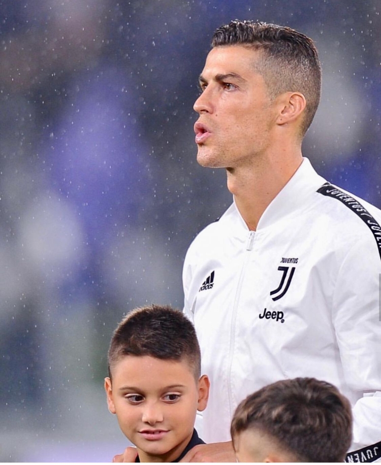 Стрижки Криштиану Роналду в Ювентусе